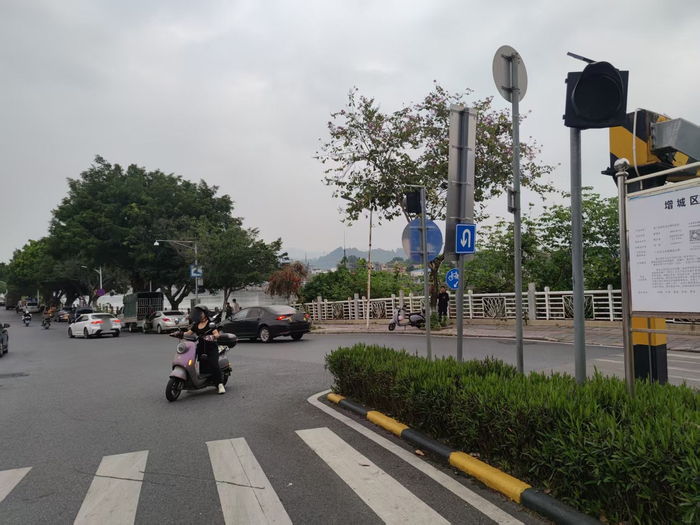 广州增城，2005年的十车队路口的斜坡就在这里，当年张维平在此与“梅姨”会合，将抢来的孩子卖往紫金县。 新京报记者 赵敏 摄