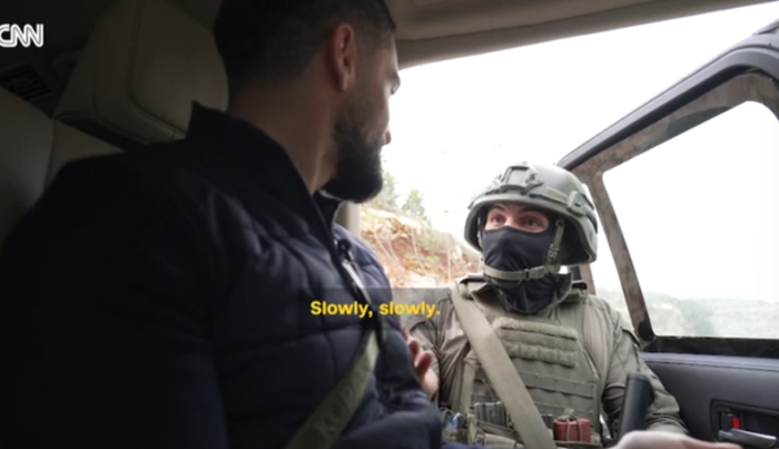 图为美记者发布的视频截图