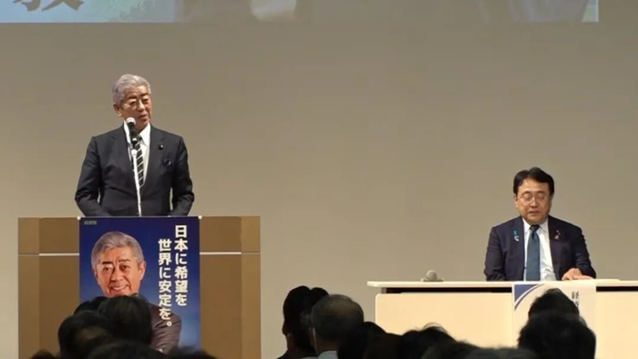 现任经济产业大臣赤泽亮正作为嘉宾出席，他在石破内阁中参与了日美关税谈判，也是唯一一个留任高市内阁的阁僚