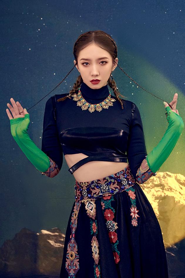 孟美岐大片