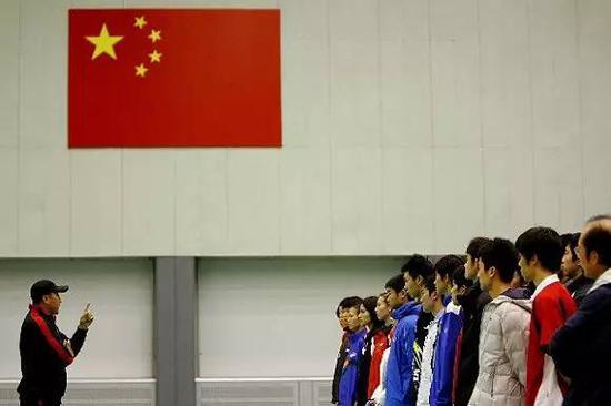 李永波指导队员。