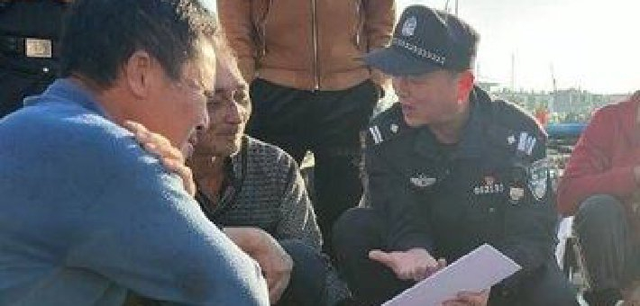 海南潭门：反走私宣传上渔船