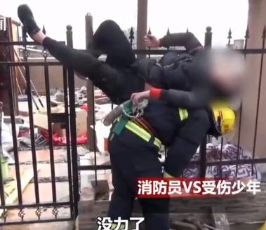 囧哥:2月的广东人民已中暑!大年初一游客爬山晕倒