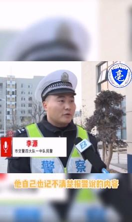 囧哥:骨折男子举拐杖为偶像应援，偶像的力量太强大了