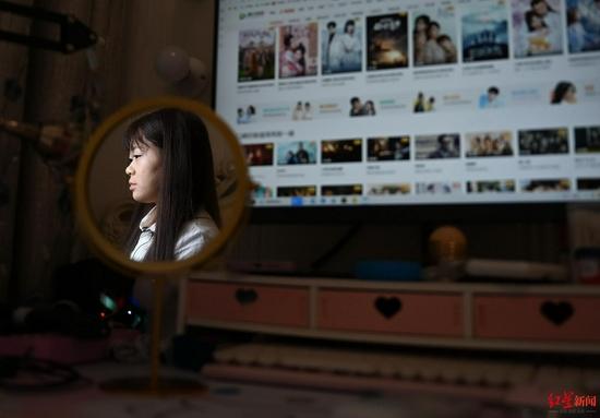 ▲过去两年,刘嘉妮通过游戏直播来赚钱自己的活命钱