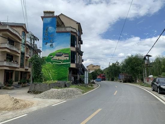 朱小贞家乡离镇里不到1里地
