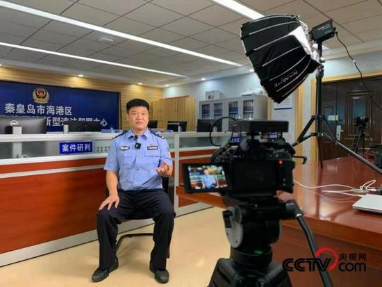 (老陈在接受采访)