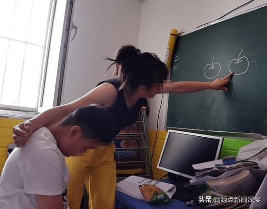 赵乐一直低着头。