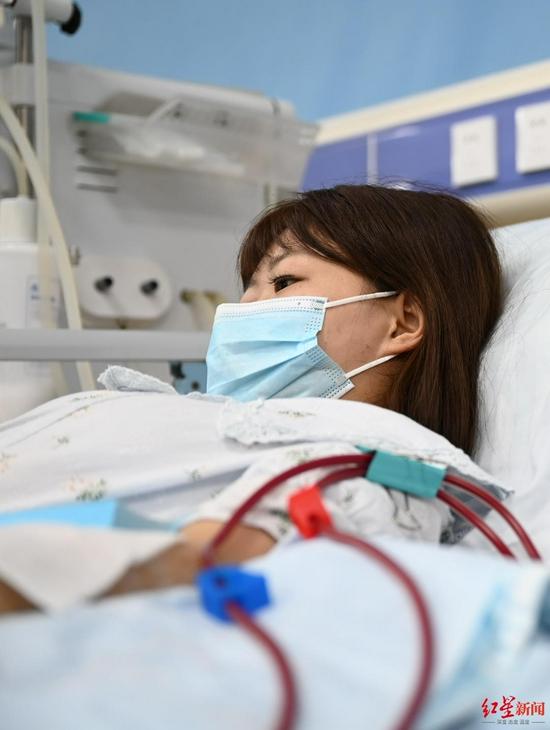 ▲正在透析的刘嘉妮