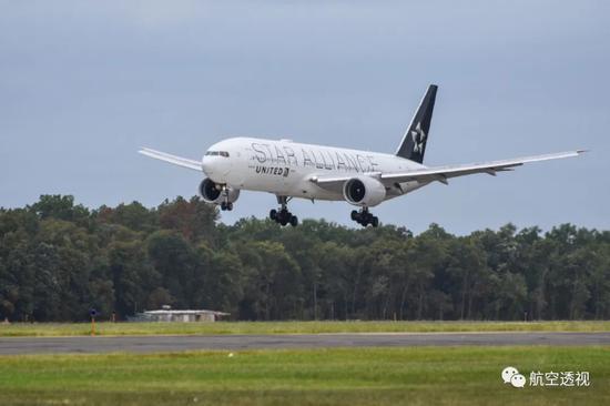 美联航Boeing 777-200ER(摄于IAD)