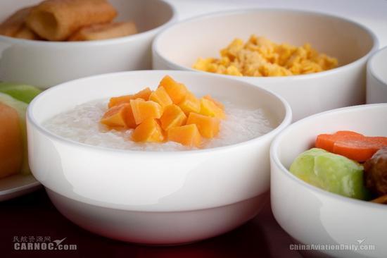 图:海南航空打造以“舒心”为理念的机上餐食
