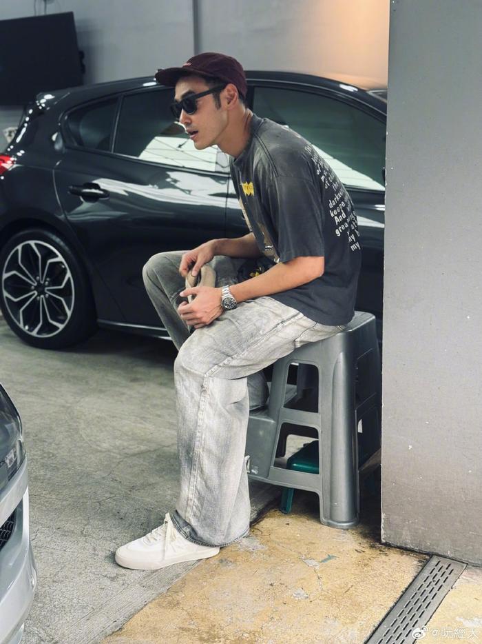 阮经天回应风扇表情包称信不信我扇扇你