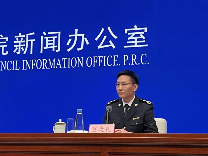 海关总署新闻发言人:当前我国出口确实面临复杂严峻的外部形势,但是天塌不下来