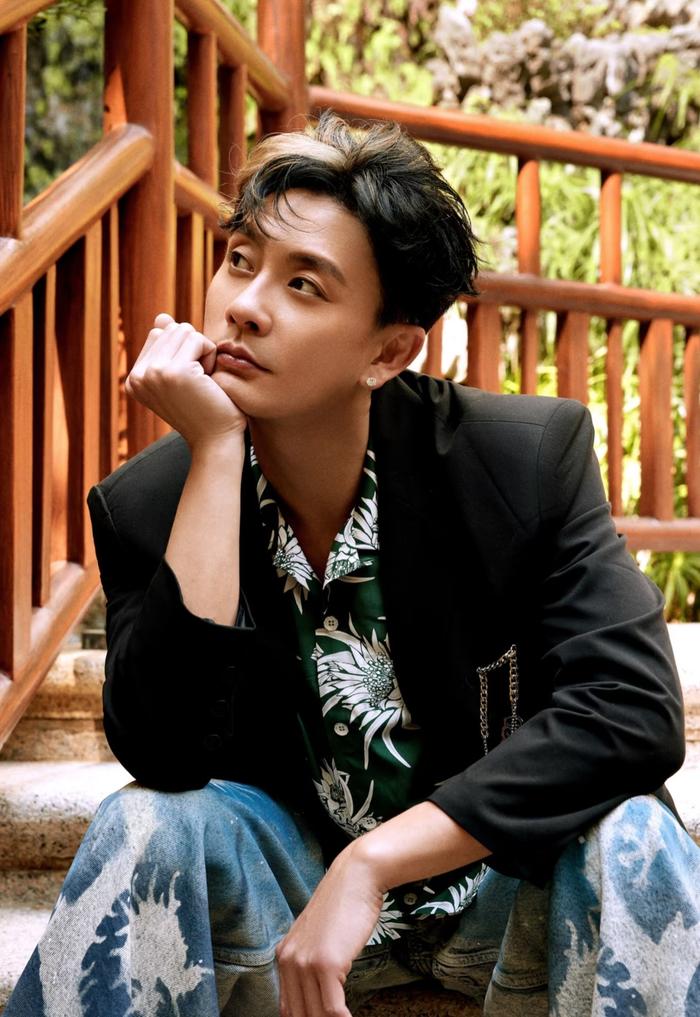 黄宗泽否认与女子看演唱会系恋情，称同行十几人
