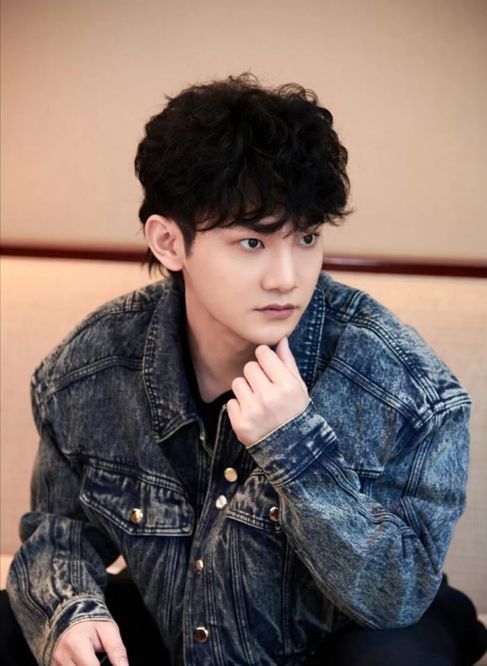 陈思诚新片《10间敢死队》杀青，杨超越蒋龙主演