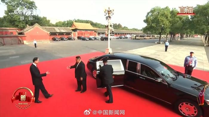 金正恩抵达大会现场