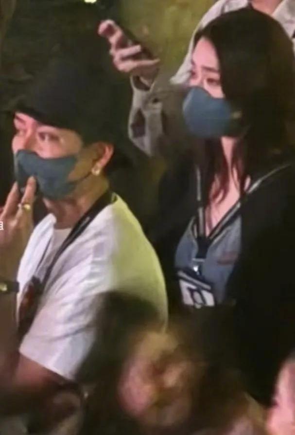 黄宗泽否认与女子看演唱会系恋情，称同行十几人