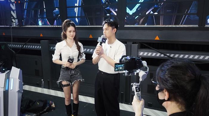 尹正BW开机甲圆梦，现场操控金隼对战制作人
