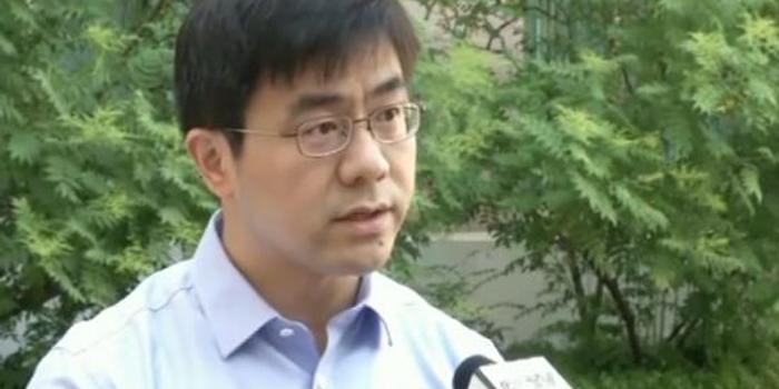 王震