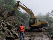 宜宾地震救援进行时：清理滑坡、恢复交通