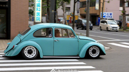 甲壳虫汽车正式停产,82年经典落幕!网友感伤:还没攒够钱就买不到了