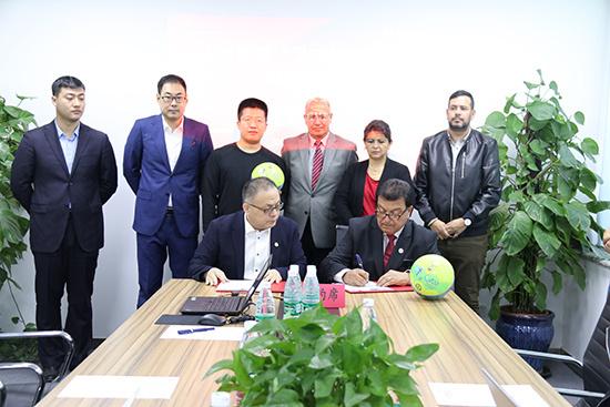 人民慕课＂足球教育学院＂签约引进国际足联＂G100＂项目