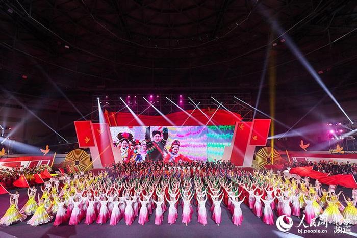 朝阳区农村地区1400名群众载歌载舞“表白祖国”