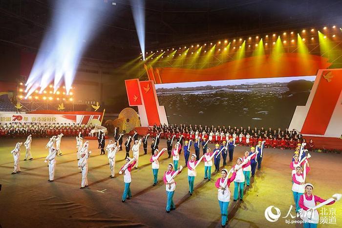 朝阳区农村地区1400名群众载歌载舞“表白祖国”