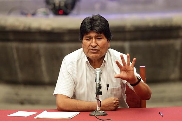 玻利维亚临时总统称将向莫拉莱斯发逮捕令，指其“煽动叛乱”