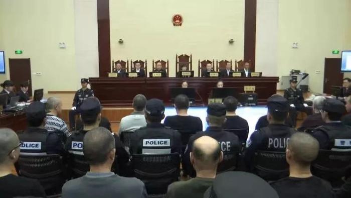 马兴国等18人涉黑案一审公开开庭审理！