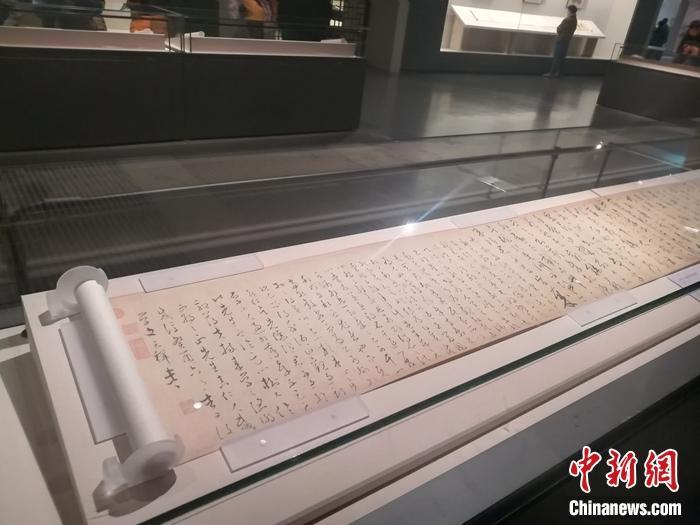 展出的文天祥《草书谢昌元座右辞卷》(上官云 摄)