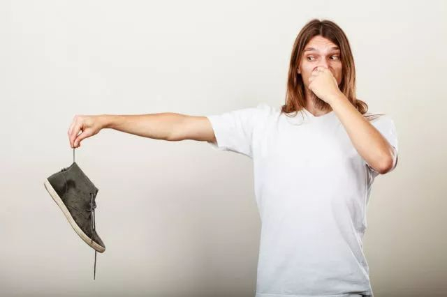 天天洗脚换袜子还臭脚？了解关于脚臭的4个真相