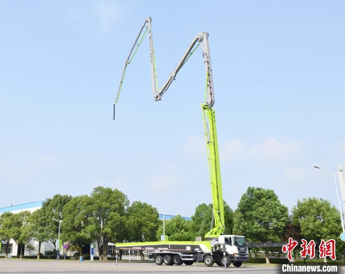中联重科67米泵车新品下线 臂架镂空设计打造轻量化标杆