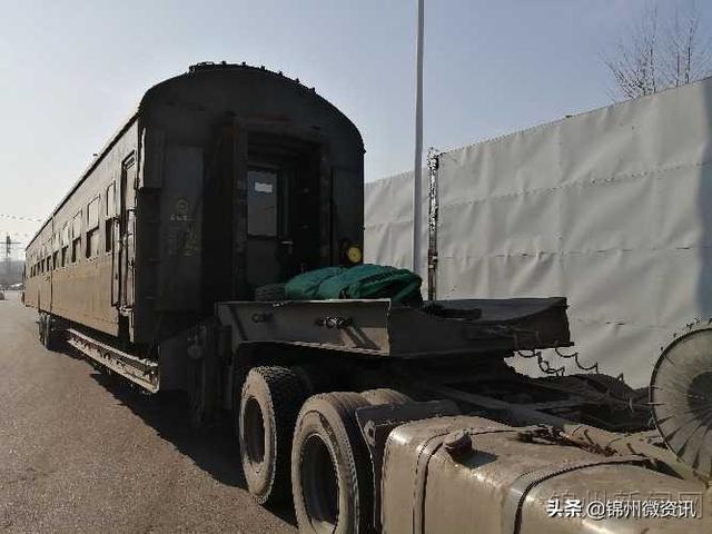 锦州广州街立交桥西侧汽车拉火车