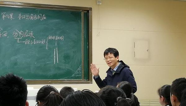 合肥市庐阳区第二届中小学校长课堂教学评比初中道德与法治学科专场活动在庐阳中学举行