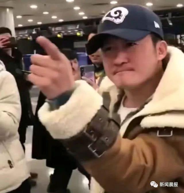 气炸！吴京机场发飙，网友却纷纷叫好