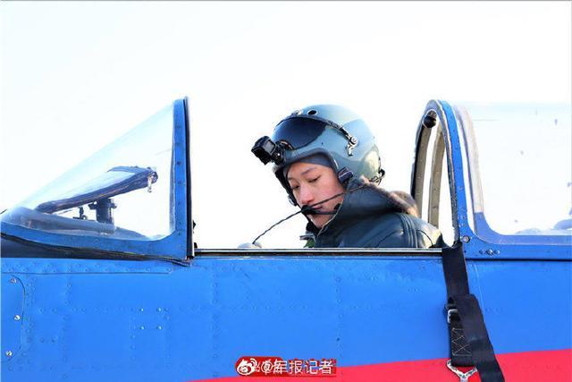 点赞！空军第11批女飞行学员首次单飞