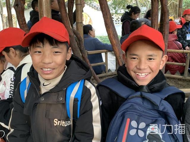 西藏学子逛苏博游园林 感受苏州文化