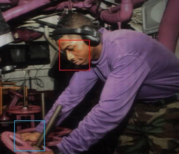▲通过 T -OLED 屏幕拍摄
