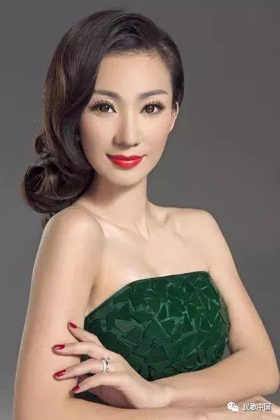 她是“中国新十大女高音歌唱家”，一曲《我有多爱你》唱出了每一位中国人的心声……