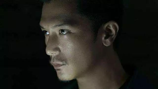 陈思诚为何敢为邱泽冒险？经历是一方面，更主要的是自信