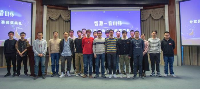 获奖者合影图片来源:知乎
