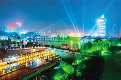 滏阳河通航之夜 李伟明摄/光明图片