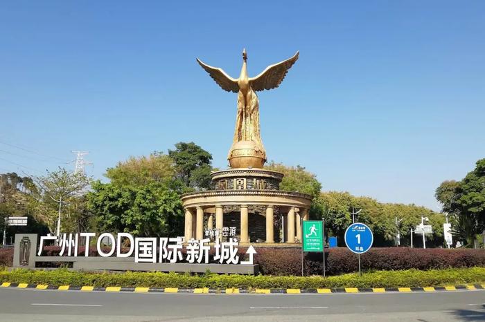 凤凰城的“凤凰”/语境 摄