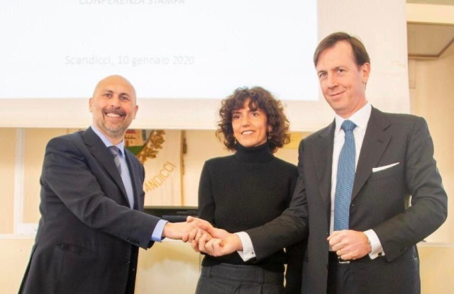 Francesca Bellettini(中)与意大利Scandicci‘市长和Gruppo Depositi e Prestiti签署租约