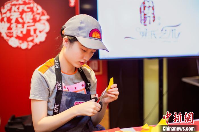创新公益方式 深圳“天使餐厅”助残障人士就业