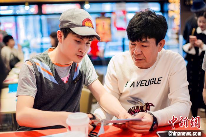 创新公益方式 深圳“天使餐厅”助残障人士就业