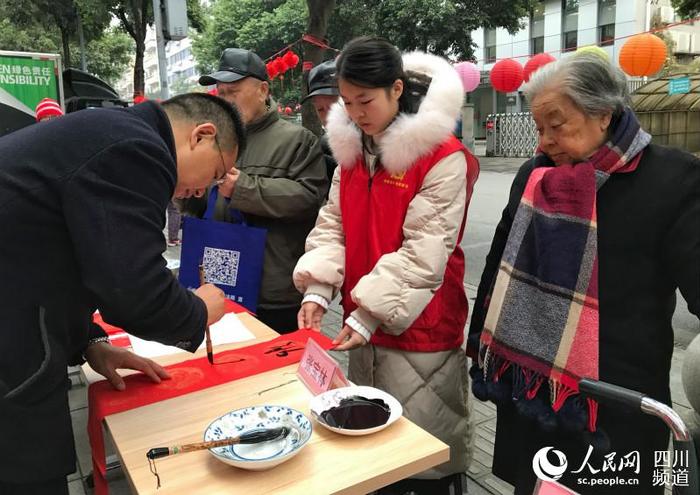 【新春走基层】成都锦江区借春联送祝福 普法宣传暖民心