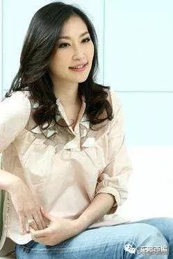 被嘲拜金女十年突然喊冤？说说她牵出的首富“外戚”一家精彩大瓜
