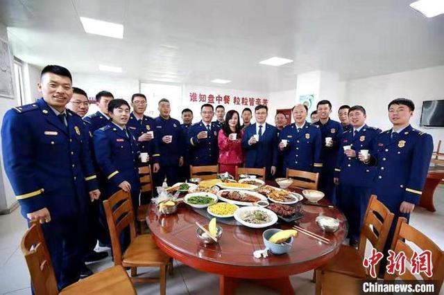 没有献花仪式只有食堂饭菜 宁夏一名消防员的特殊婚礼